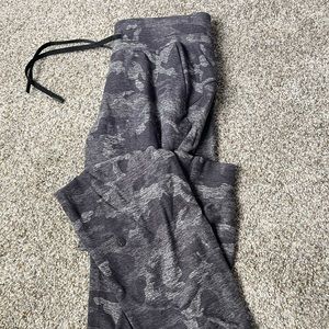 LULULEMON GRAY CAMO JOGGERS